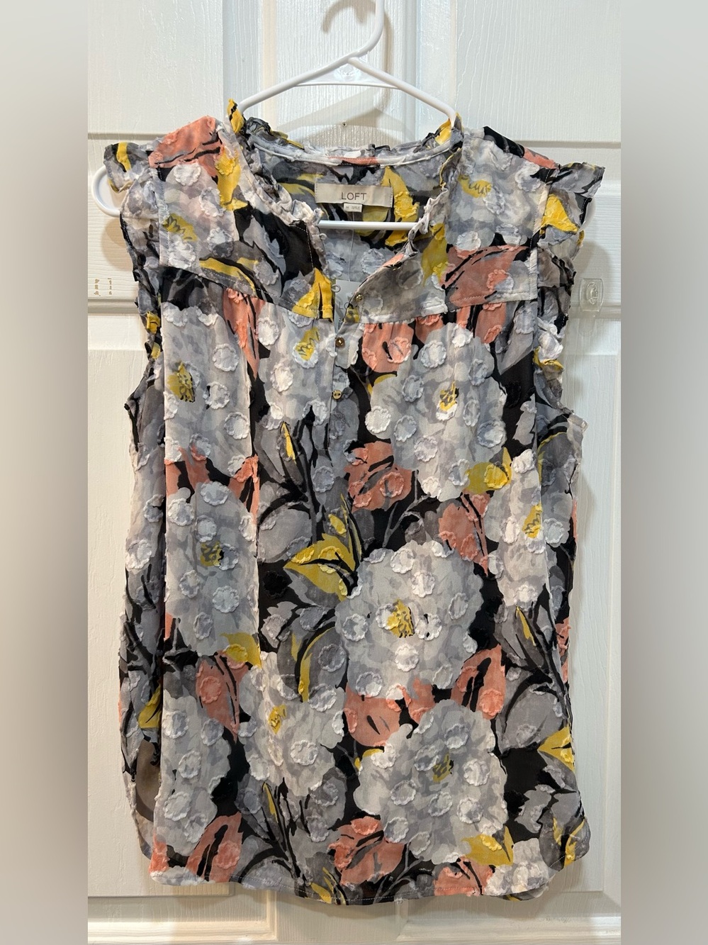 NWT LOFT Textured Floral Sleeveless Ruffled Shoulder Blouse Size M Wedding Guest